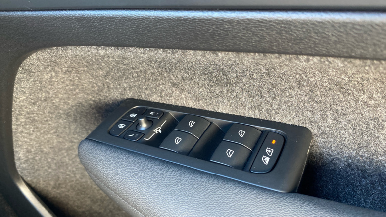 Volvo XC40 2.0 B3P Core 5dr Auto Petrol Estate